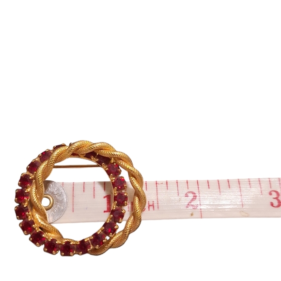 Vtg Unsigned Gold Tone & Red Rhinestone Double Circle Brooch & Earring Set - Picture 7 of 8